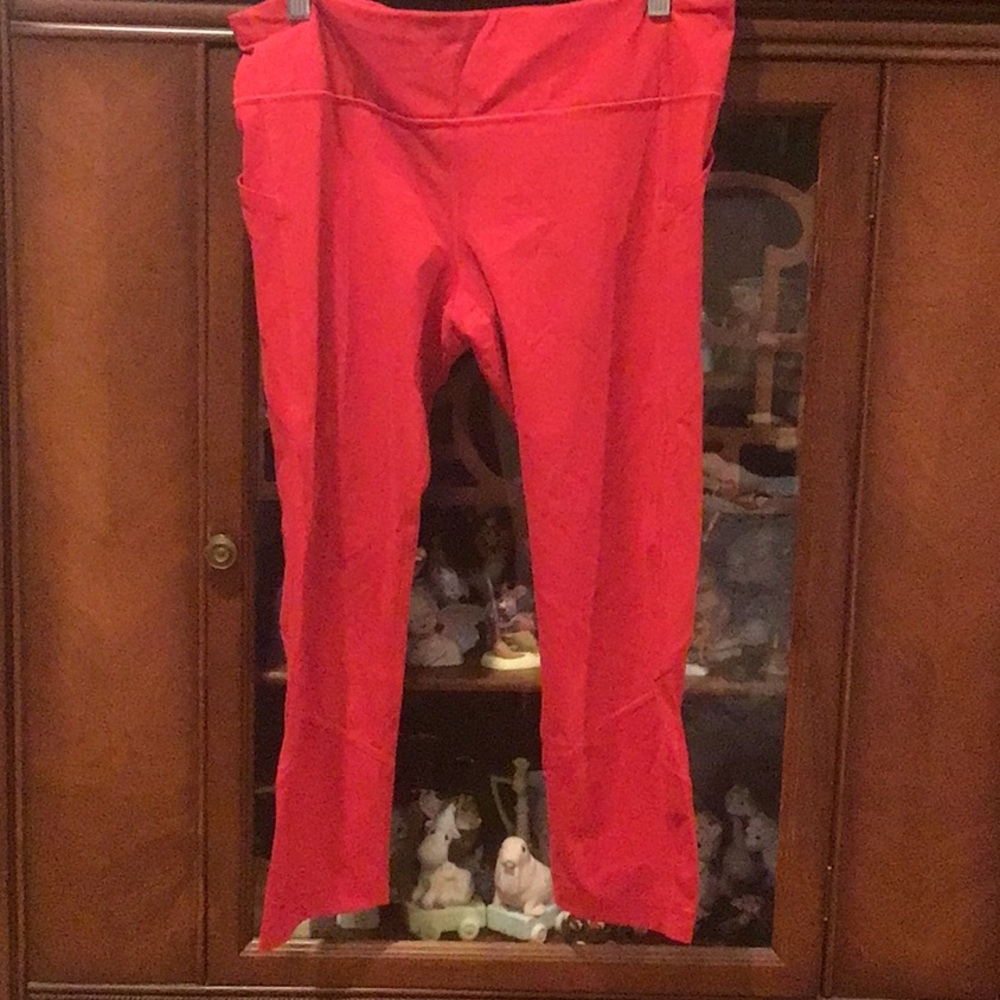 Lululemon red cropped leggings
